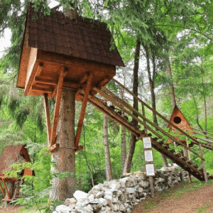 lago di Braies camping casa sull'albero