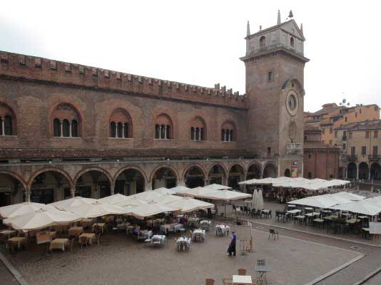 piazza delle erbe mantova